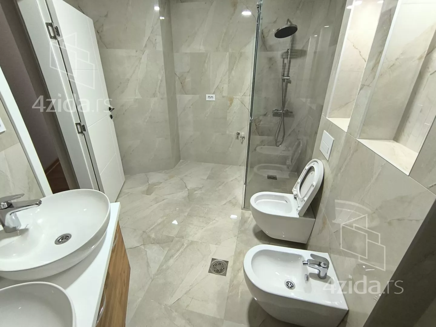 Petosoban stan | 4zida