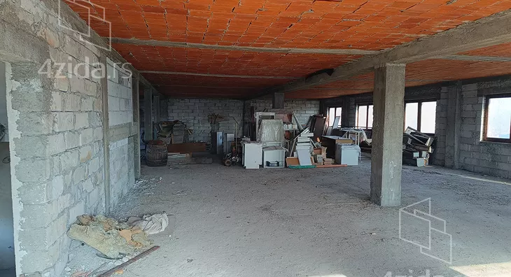 Poslovna zgrada | 4zida