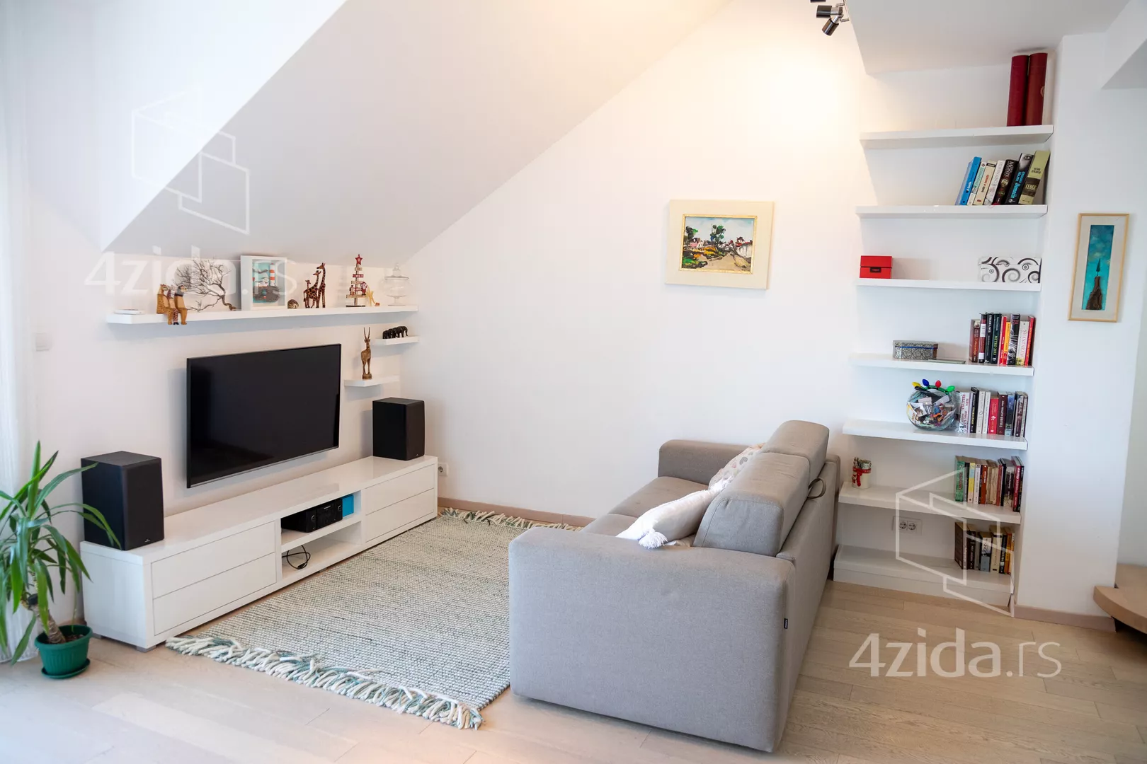 Dvoiposoban stan | 4zida