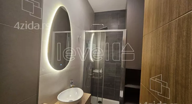 Četvoroiposoban stan | 4zida