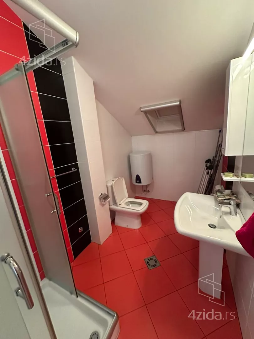 5-etažna kuća | 4zida