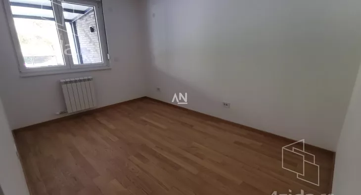 Šestosoban stan | 4zida