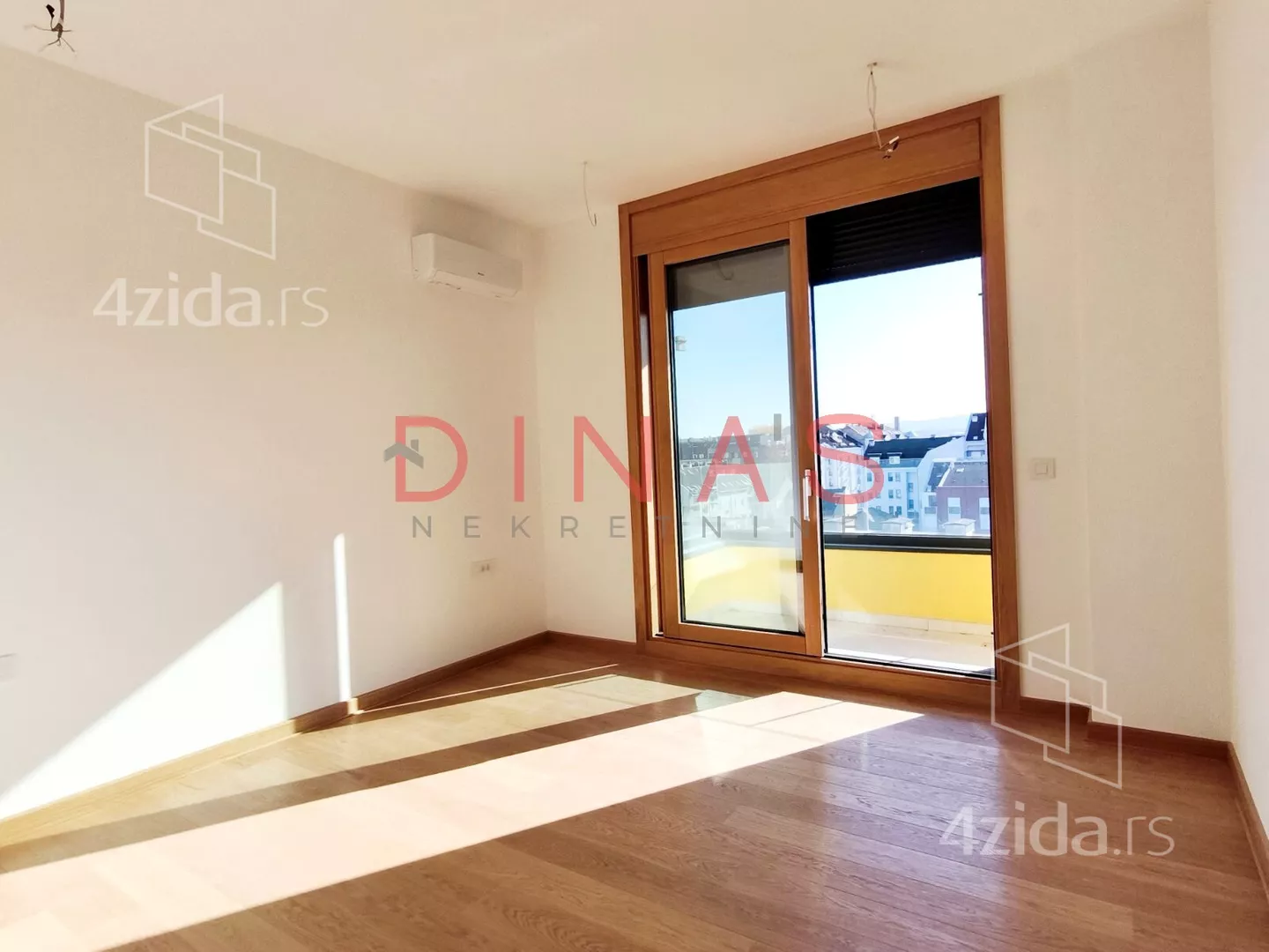 Četvoroiposoban stan | 4zida