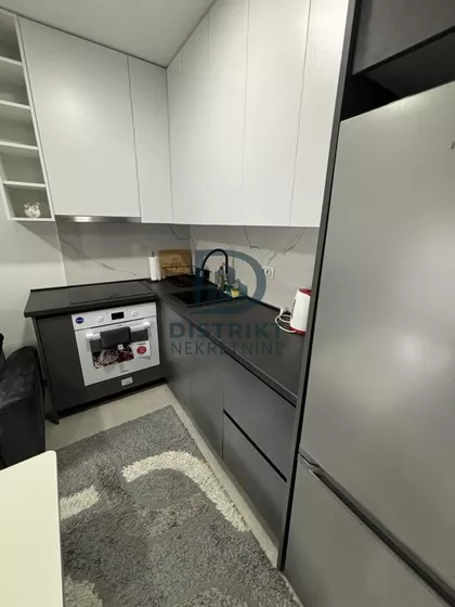 Crveni Pevac | 4zida.rs