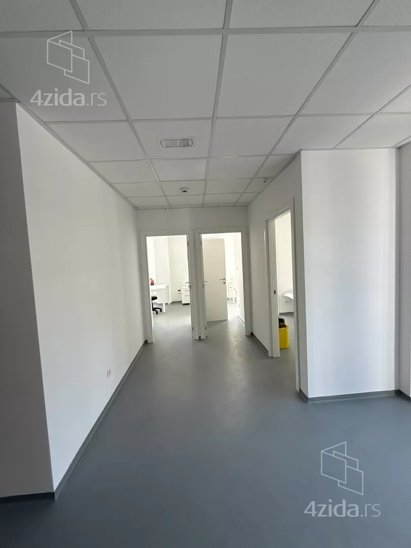 Poslovna zgrada | 4zida