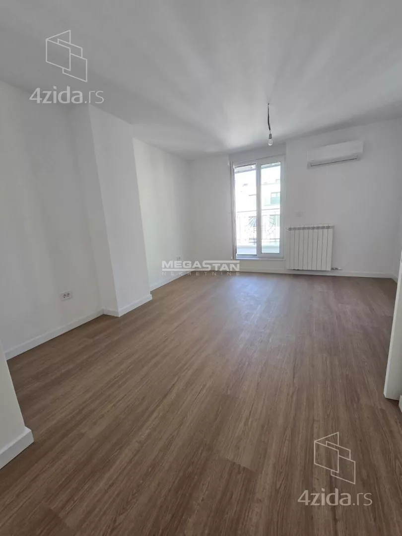 Četvoroiposoban stan | 4zida