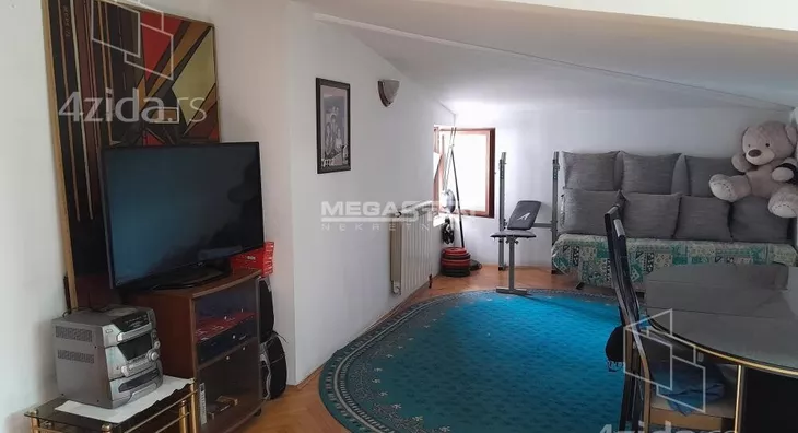 Šestosoban stan | 4zida