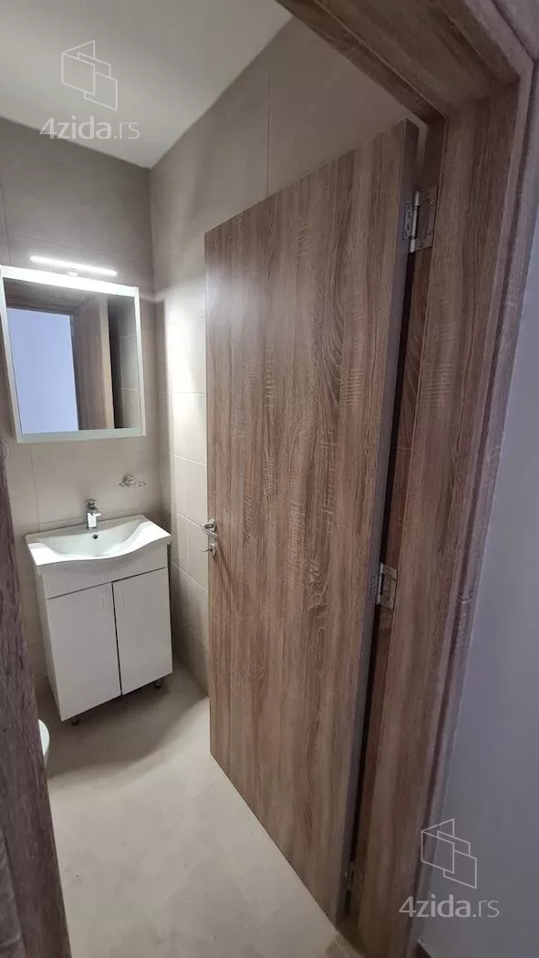 Četvoroiposoban stan | 4zida