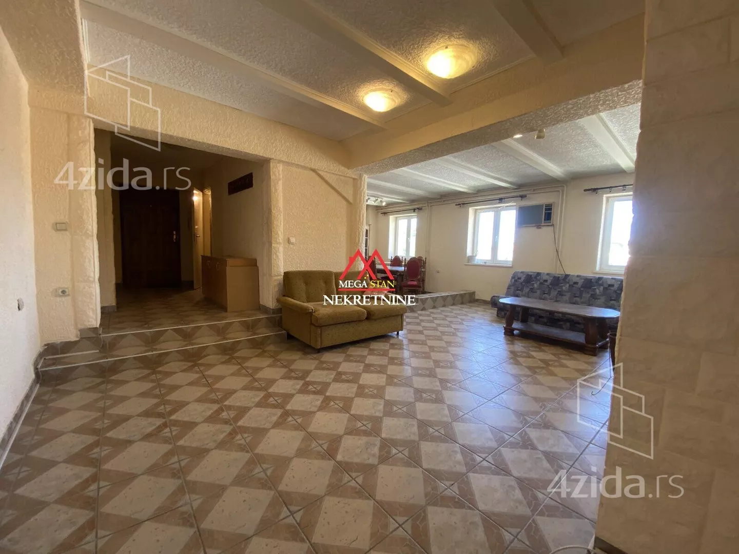 Troiposoban stan | 4zida