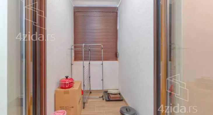 Šestosoban stan | 4zida