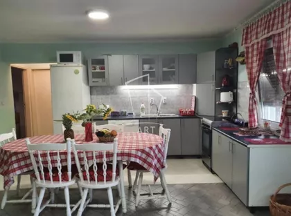 Spomenička | 4zida.rs