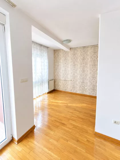 Bioskop Voždovac | 4zida.rs
