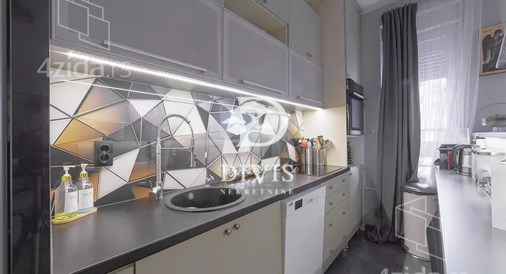 Petosoban stan | 4zida