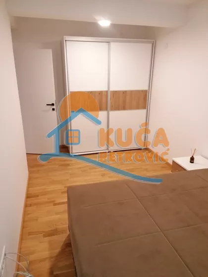 Sestre Baković | 4zida.rs