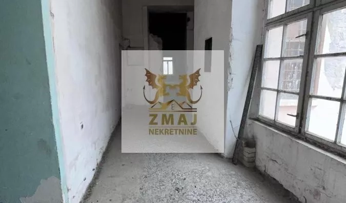 Poslovna zgrada | 4zida