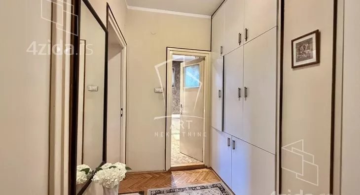 Petoiposoban stan | 4zida