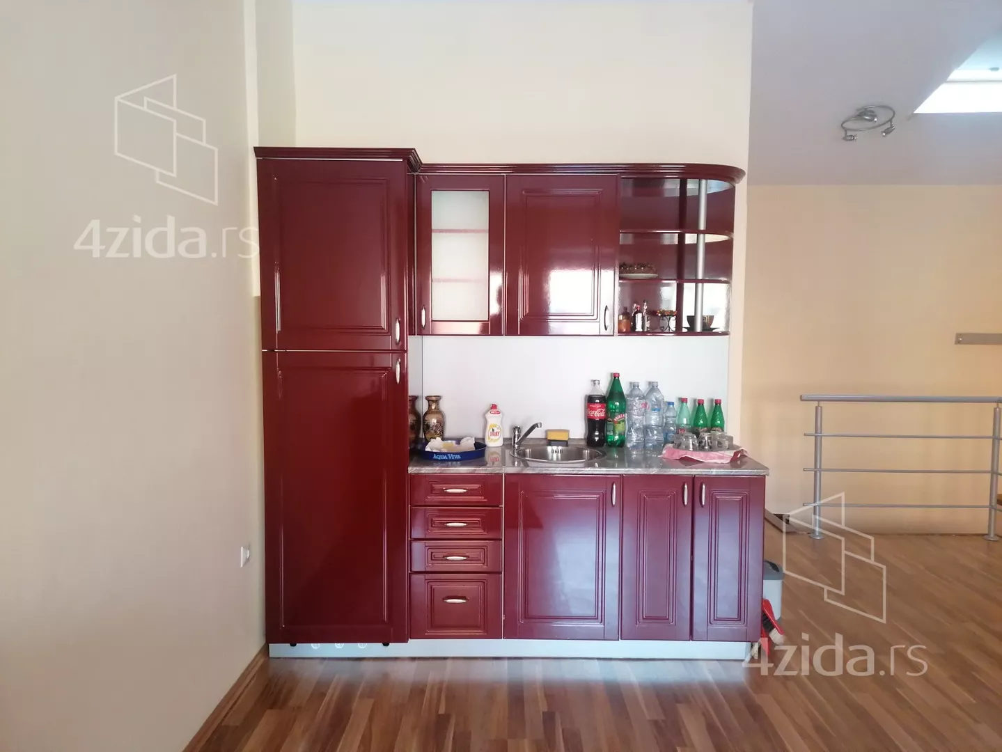 Lokal | 4zida
