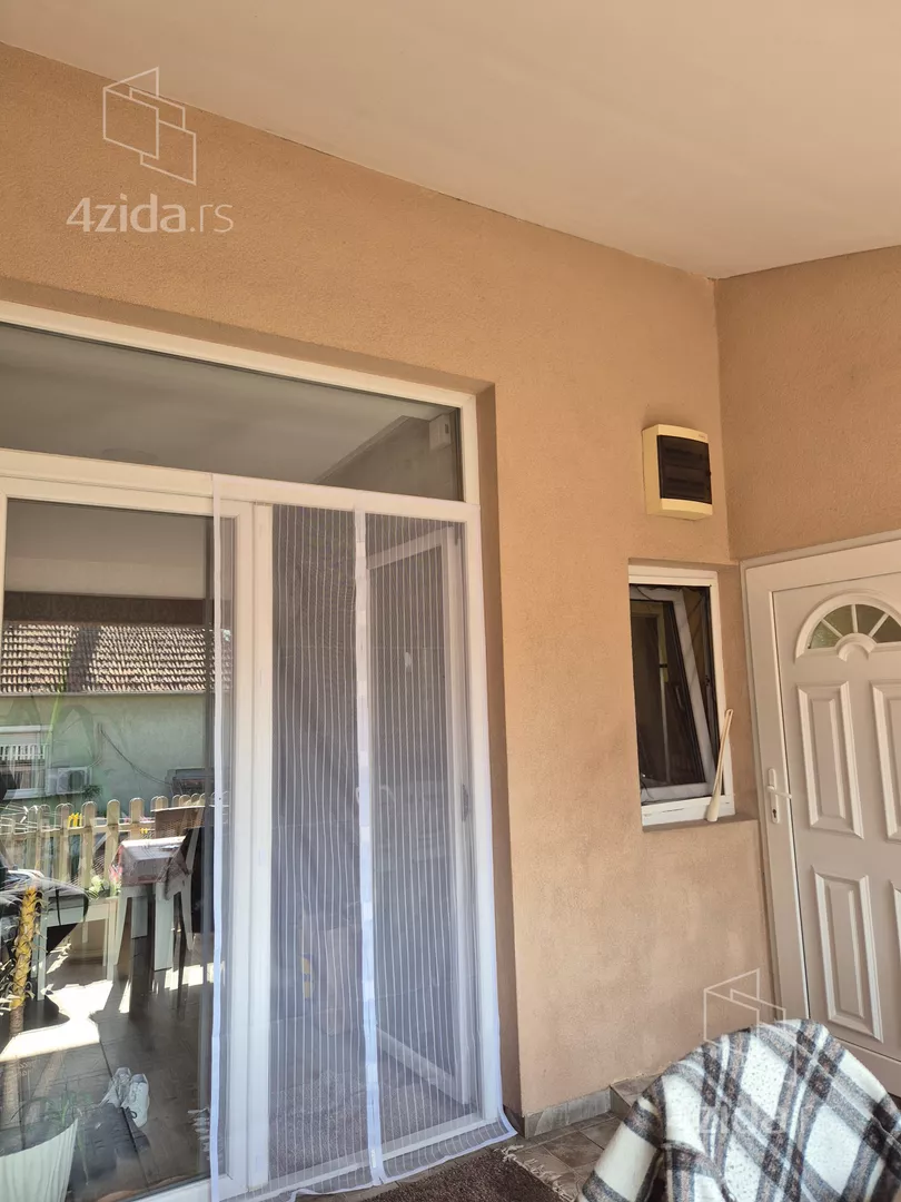 Šestosoban stan | 4zida