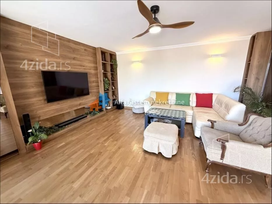 Petosoban stan | 4zida