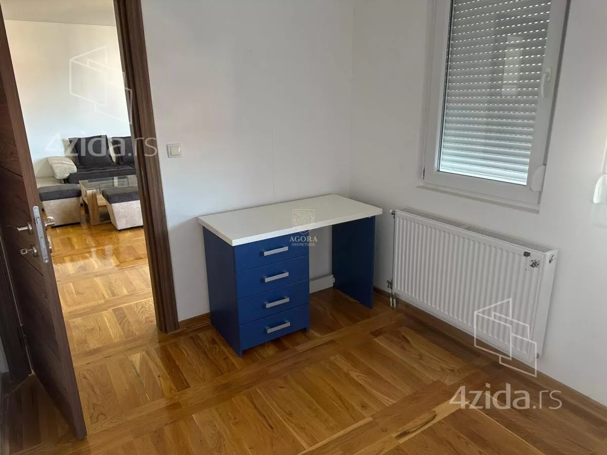 Četvoroiposoban stan | 4zida