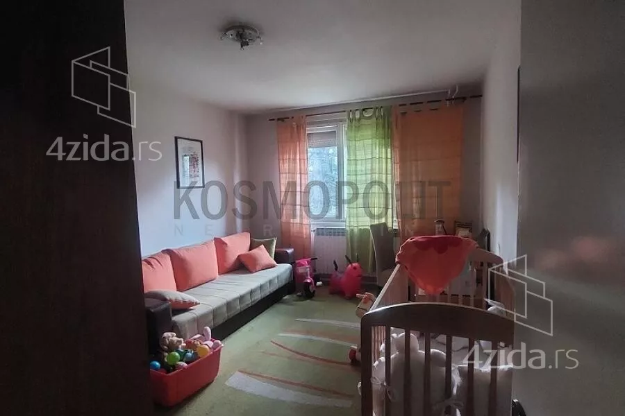 Šestosoban stan | 4zida