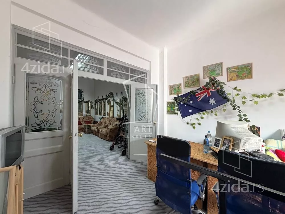 Šestoiposoban stan | 4zida
