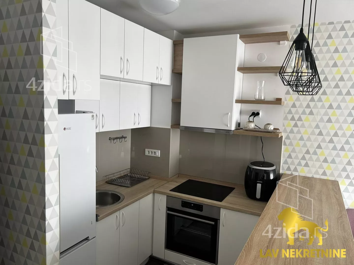 Jednoiposoban stan | 4zida