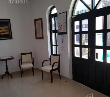 Poslovna zgrada | 4zida