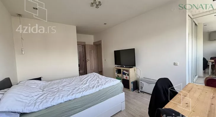 Šestosoban stan | 4zida