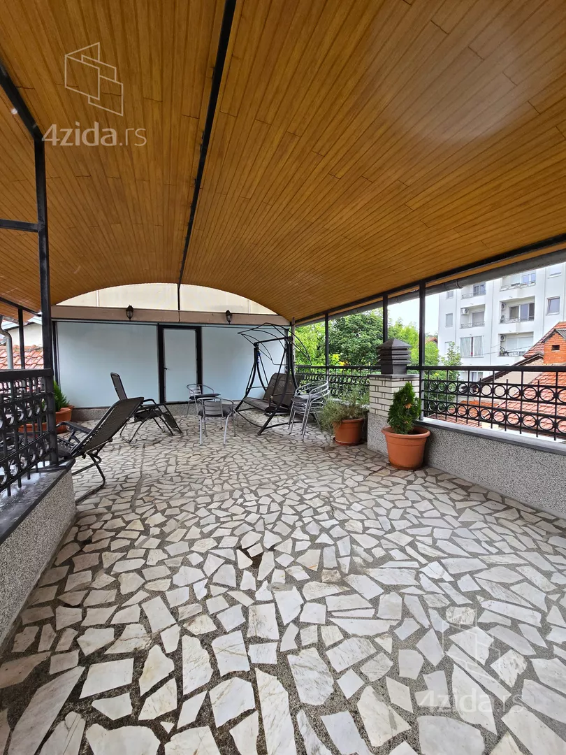 Šestosoban stan | 4zida