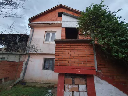 Stari Banovci | 4zida.rs