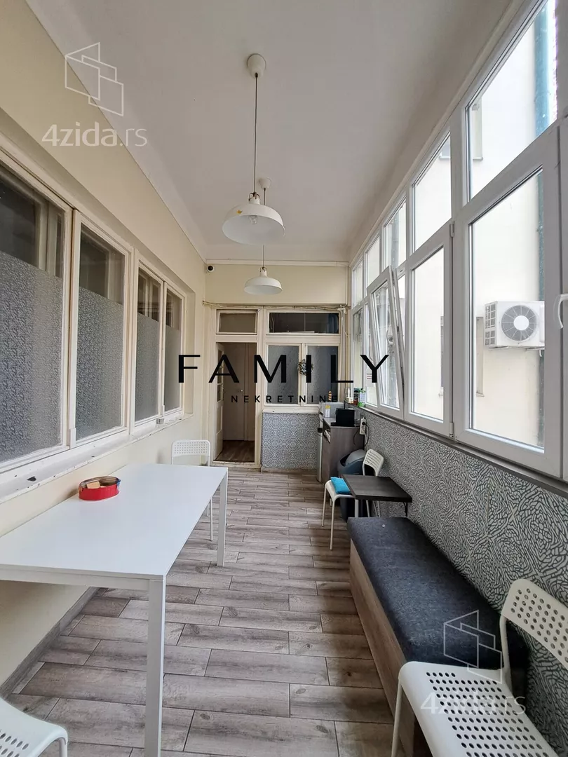 Šestosoban stan | 4zida