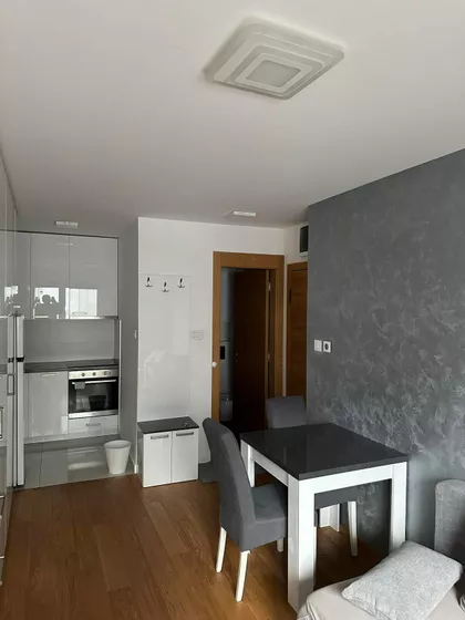 Lasla Gala | 4zida.rs