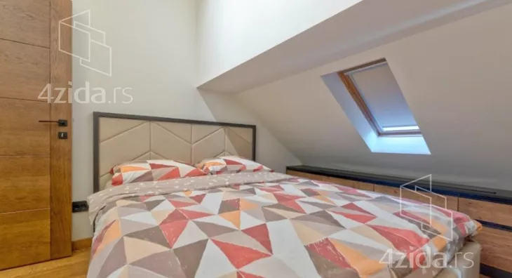 Šestosoban stan | 4zida