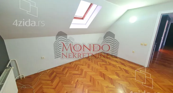 Poslovna zgrada | 4zida