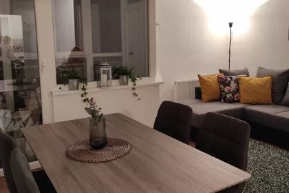 Vjekoslava Kovača | 4zida.rs