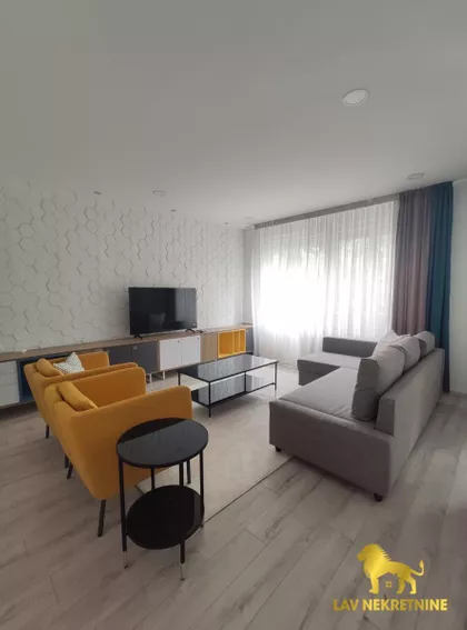 MAKSIMA GORKOG | 4zida.rs
