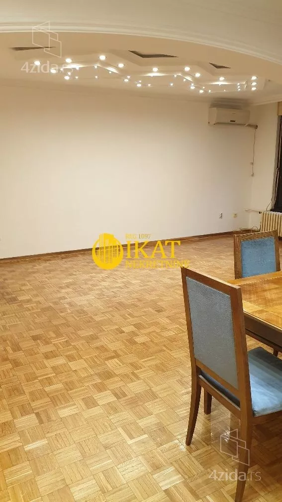 Četvoroiposoban stan | 4zida