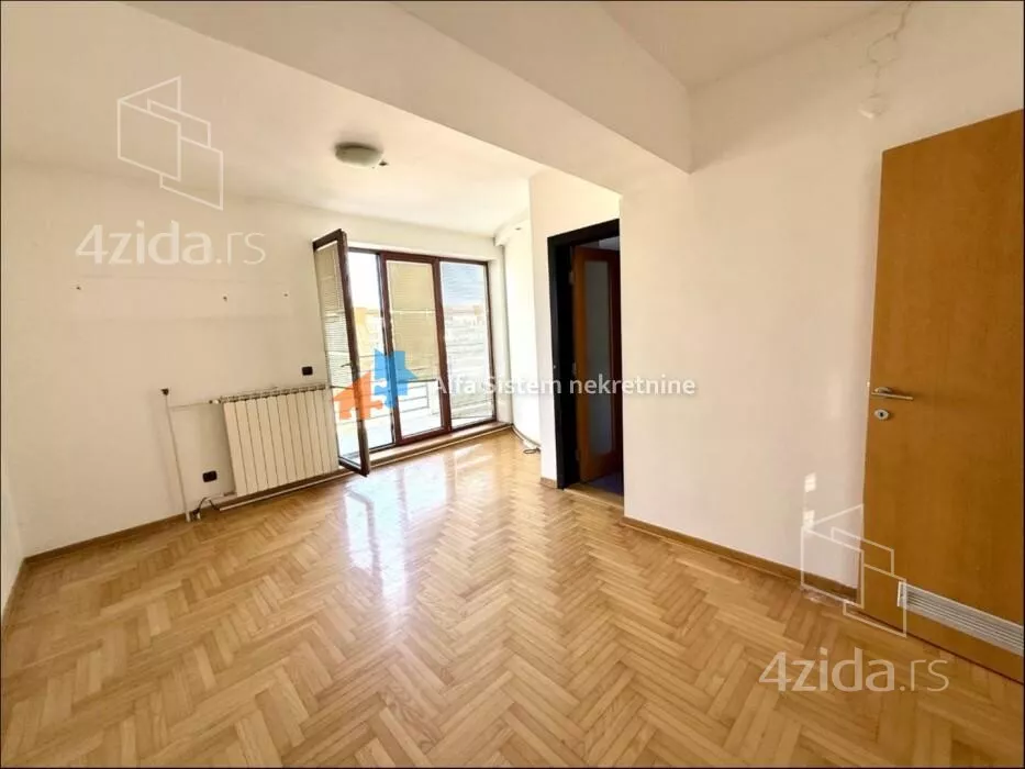 Šestosoban stan | 4zida