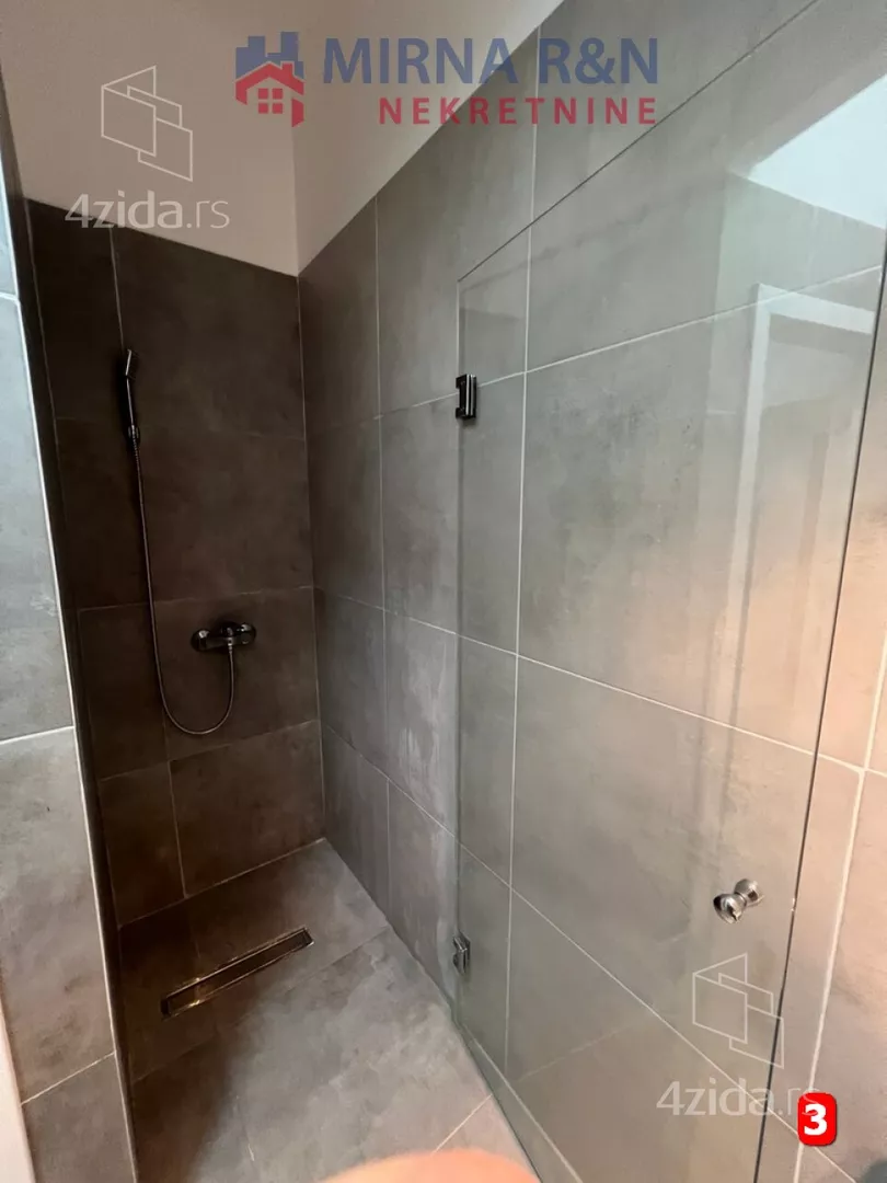 Četvoroiposoban stan | 4zida