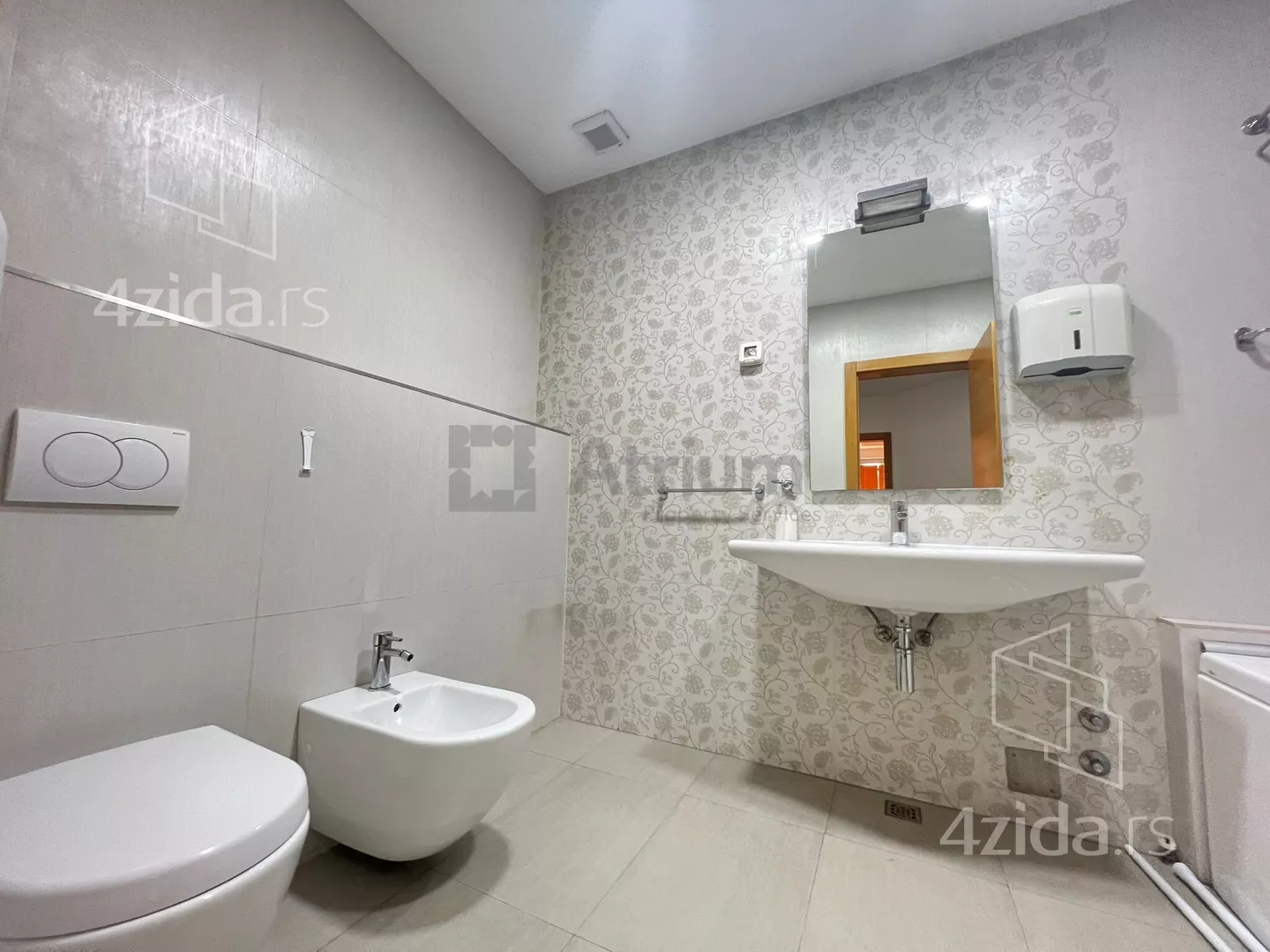 Poslovna zgrada | 4zida