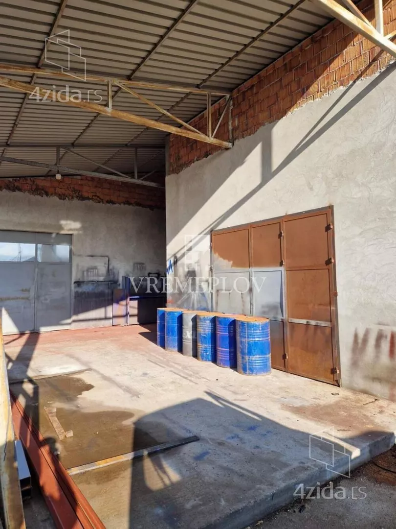 Poslovna zgrada | 4zida