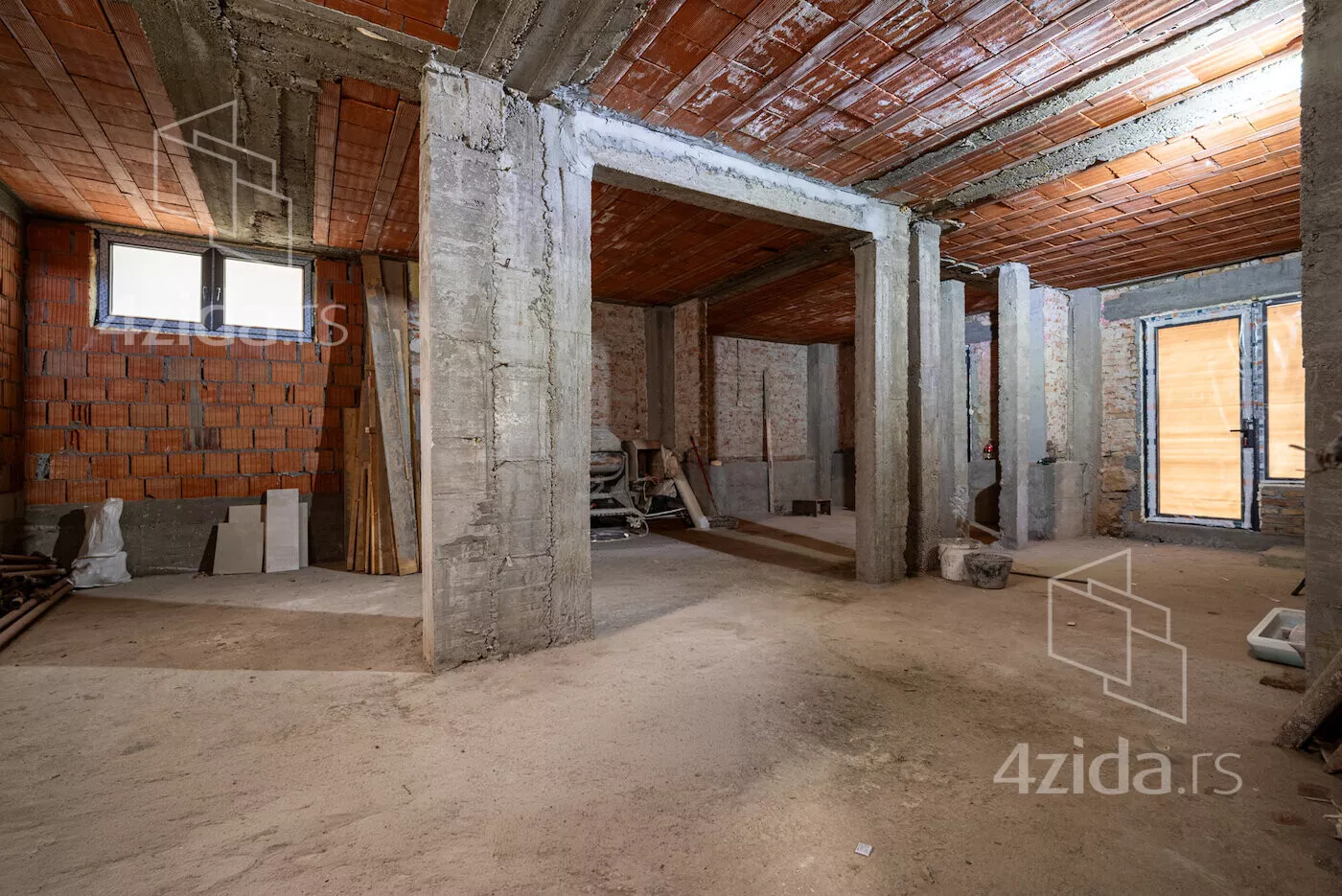 Poslovni prostor | 4zida