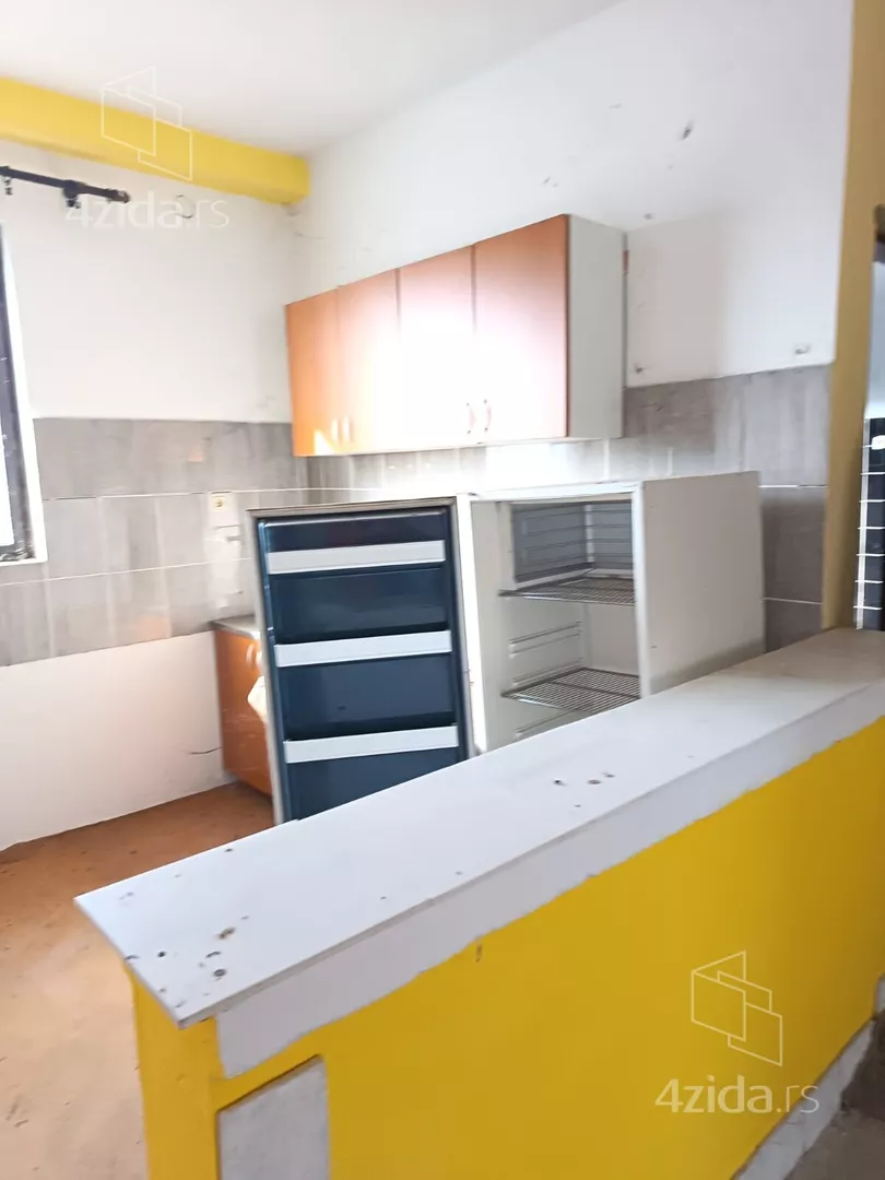 Poslovna zgrada | 4zida