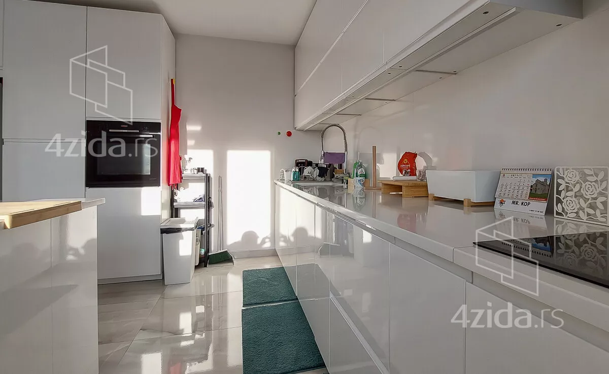 Šestosoban stan | 4zida