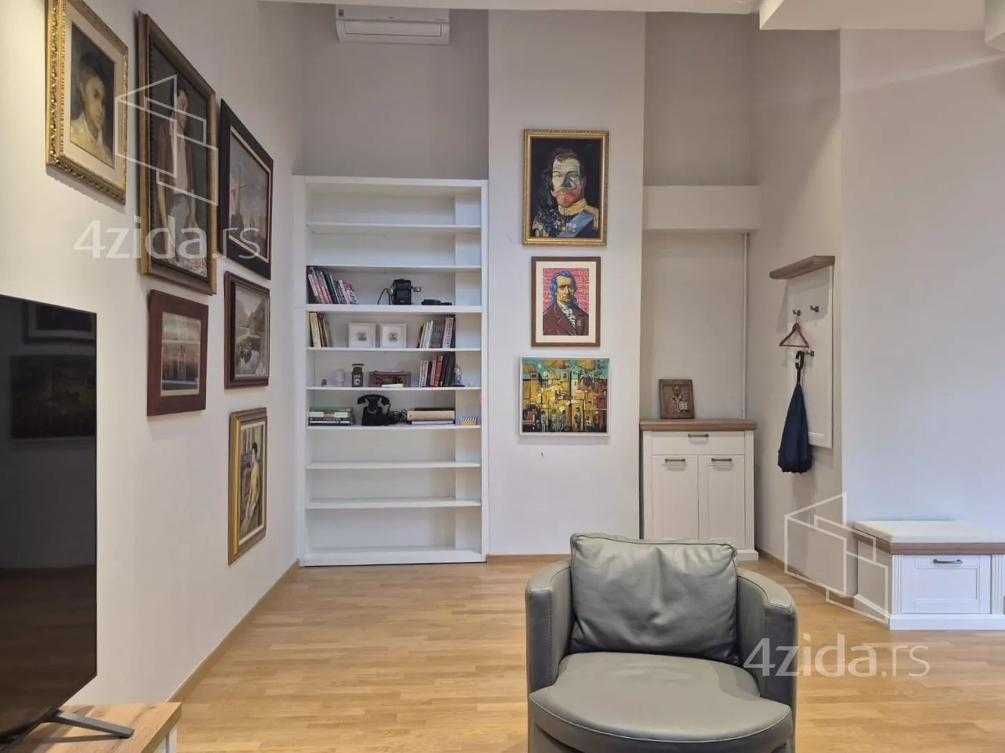 Četvoroiposoban stan | 4zida