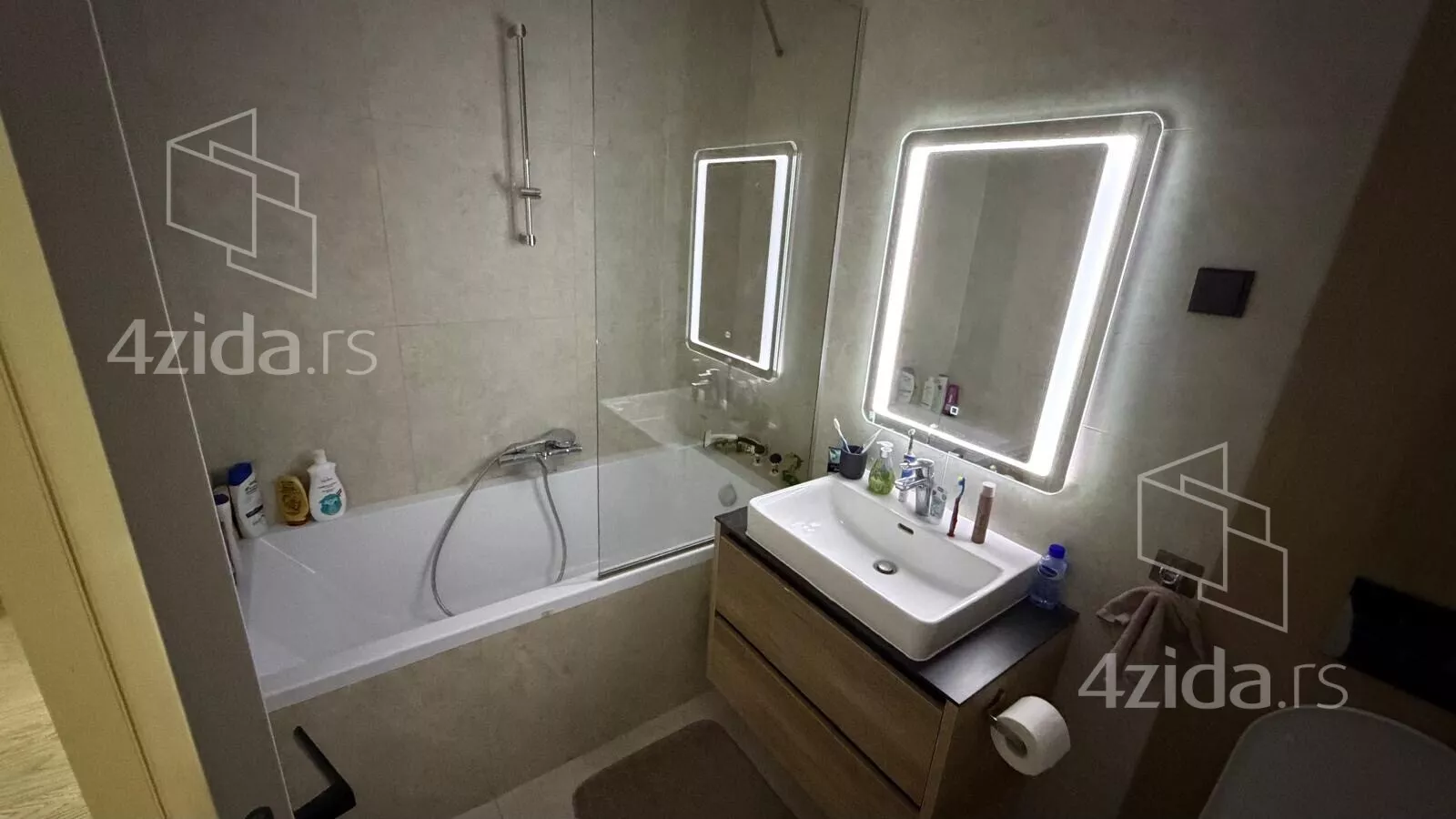 Troiposoban stan | 4zida