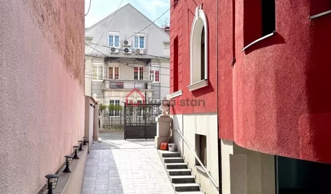 Poslovna zgrada | 4zida