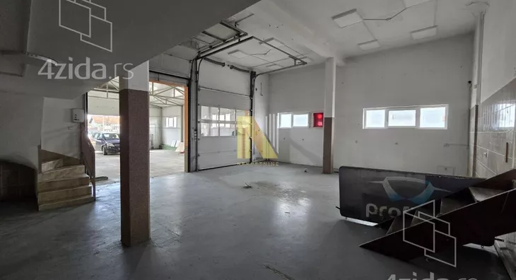 Poslovna zgrada | 4zida