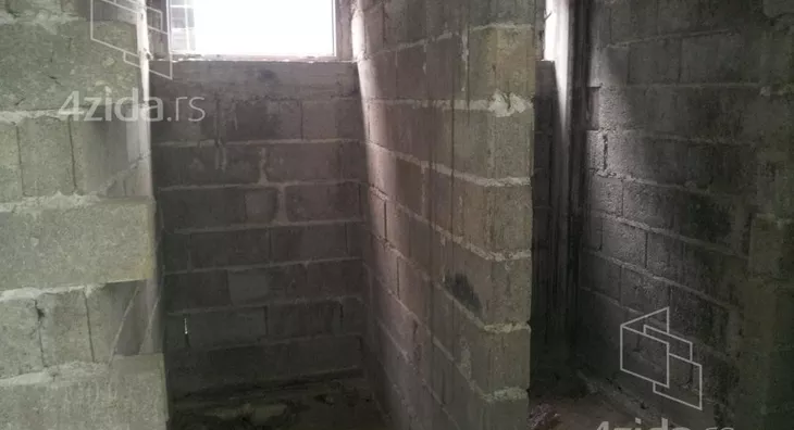 Poslovna zgrada | 4zida